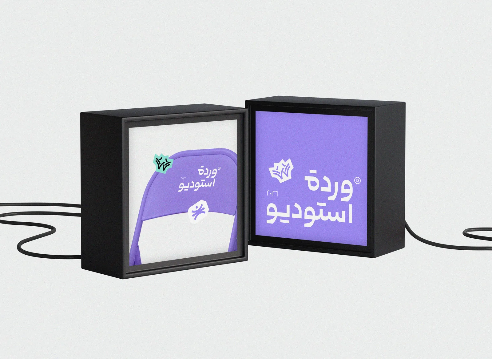لوحتان مضيئتان بهوية وردة استوديو